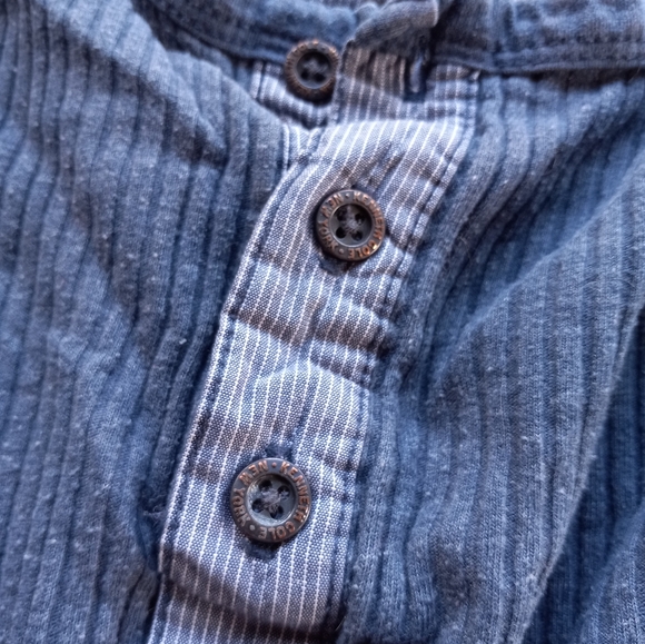 Kenneth Cole Long Sleeve!!!! - Picture 6 of 7